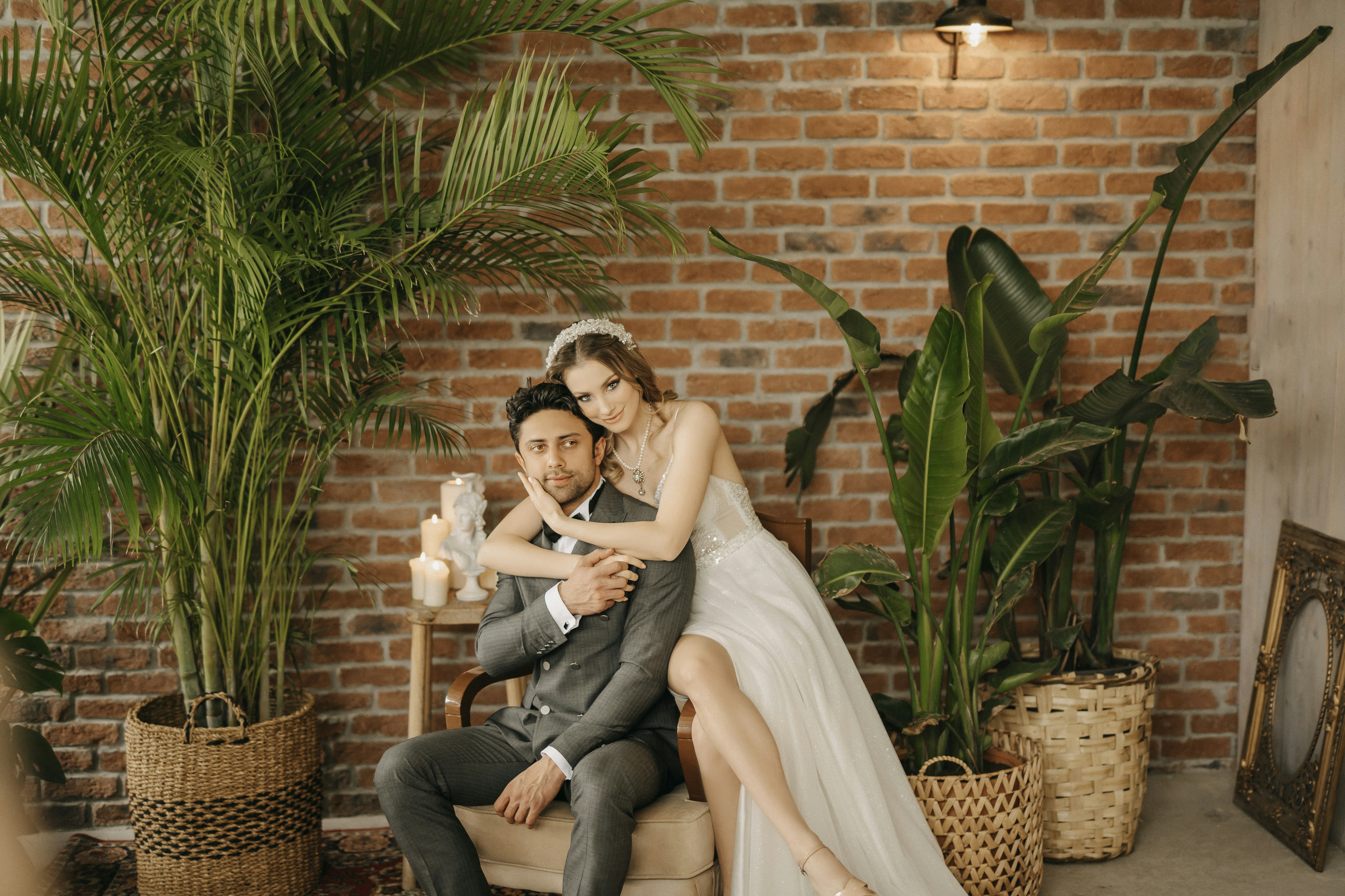 How Cool-Toned Flowers Create the Illusion of a Chilled Summer Wedding