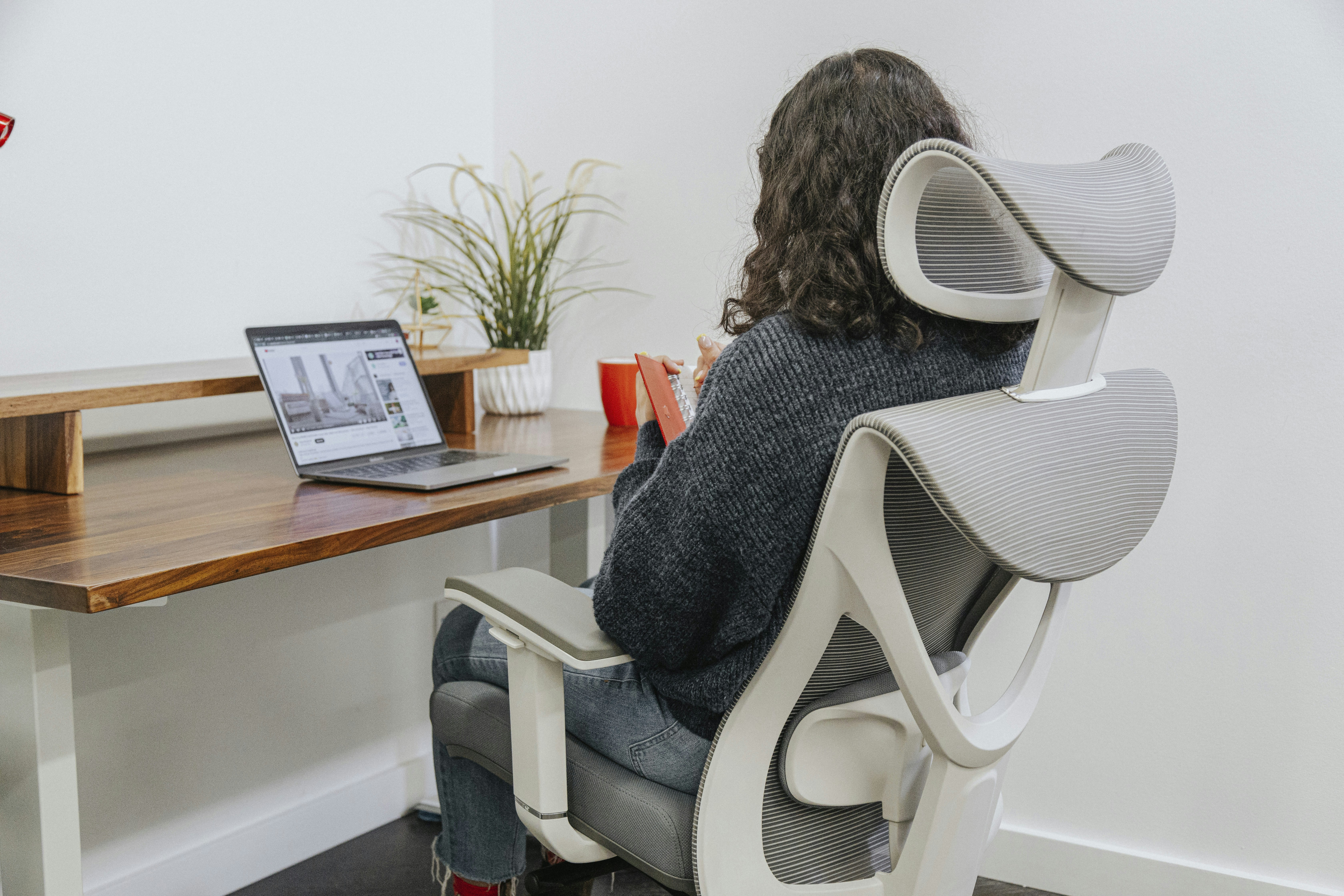Office Logix Shop Tackles the Weight Limit Ergonomic Chairs Rarely Advertise