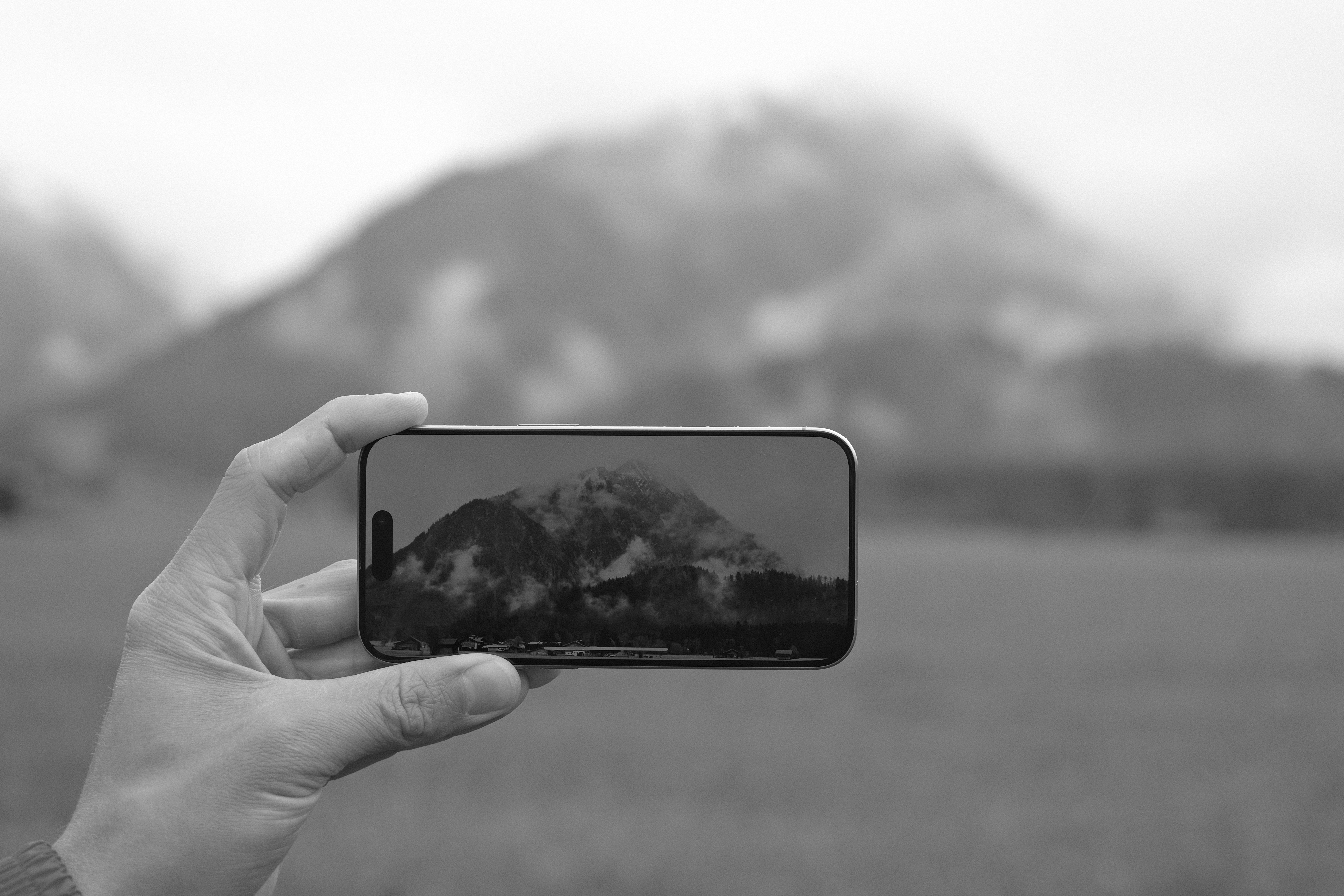 遠端躺賺？數位遊牧真相：夢幻背後的殘酷！