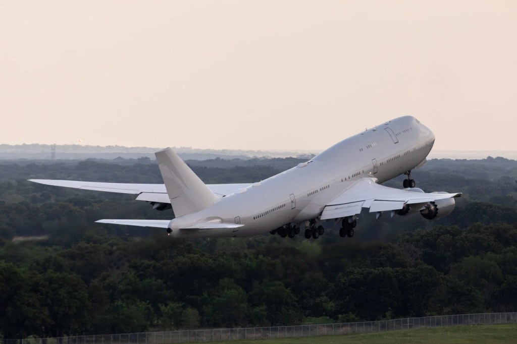 Trump’s Qatari-Gifted Air Force One Will Keep Its Luxurious Royal Interior