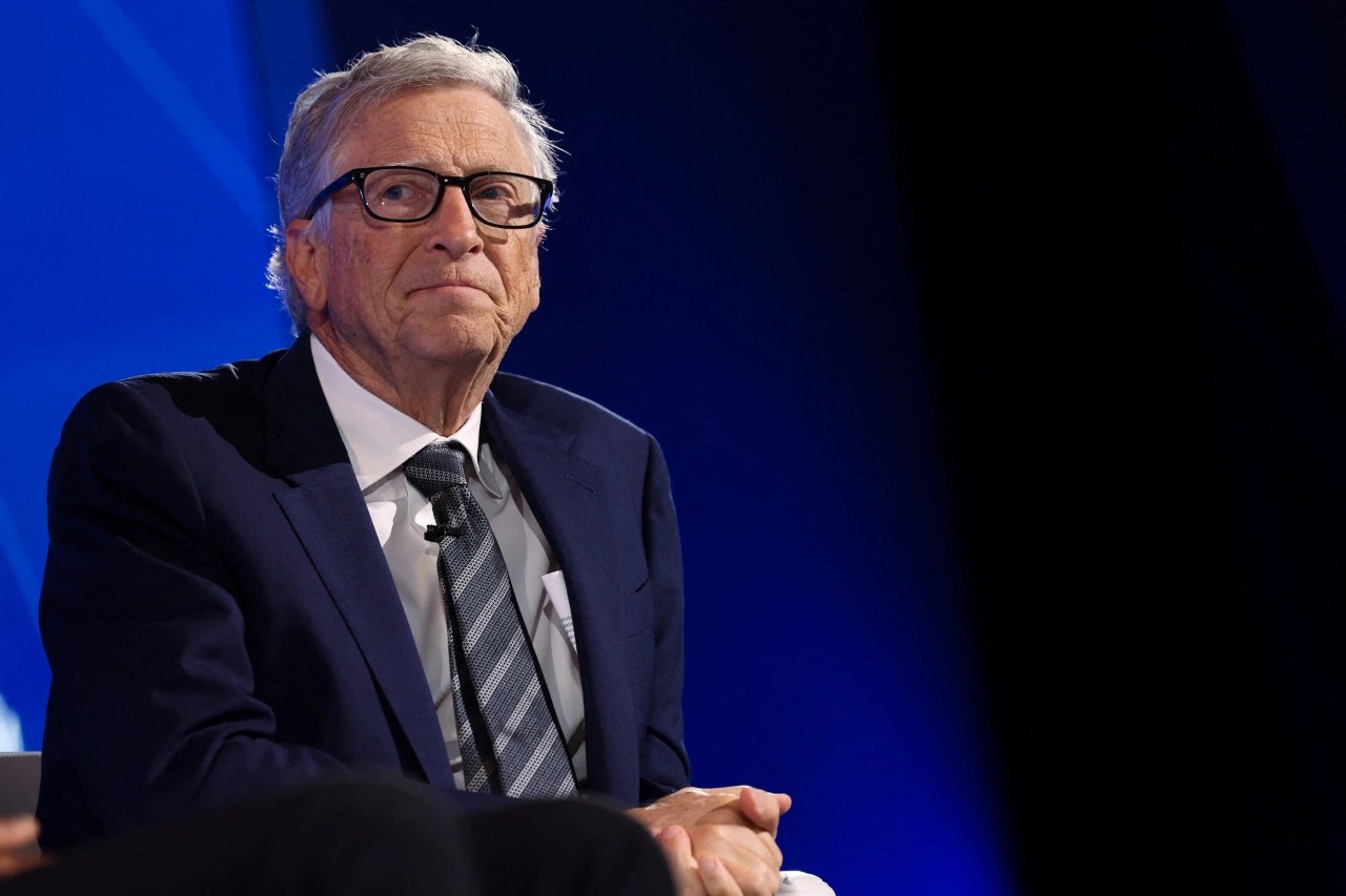Bill Gates Apologizes for Epstein Ties, Admits to Past Affairs