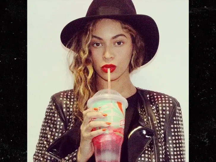 Beyoncé, Austin Mahone, Audrina Patridge Sippin’ Slurpees … Completely happy 7-11!