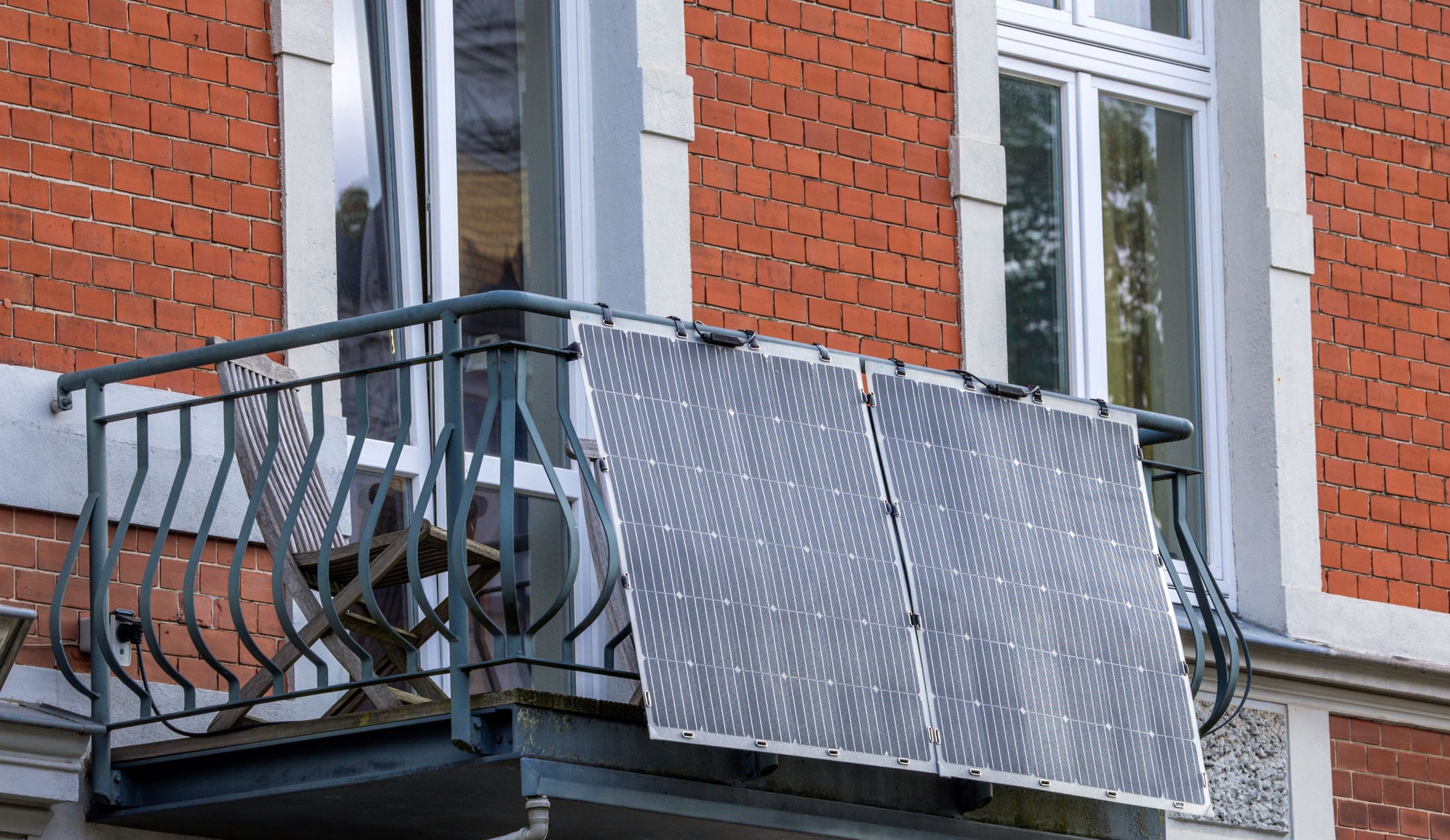 Balcony solar bill dies in Illinois after union voices…
