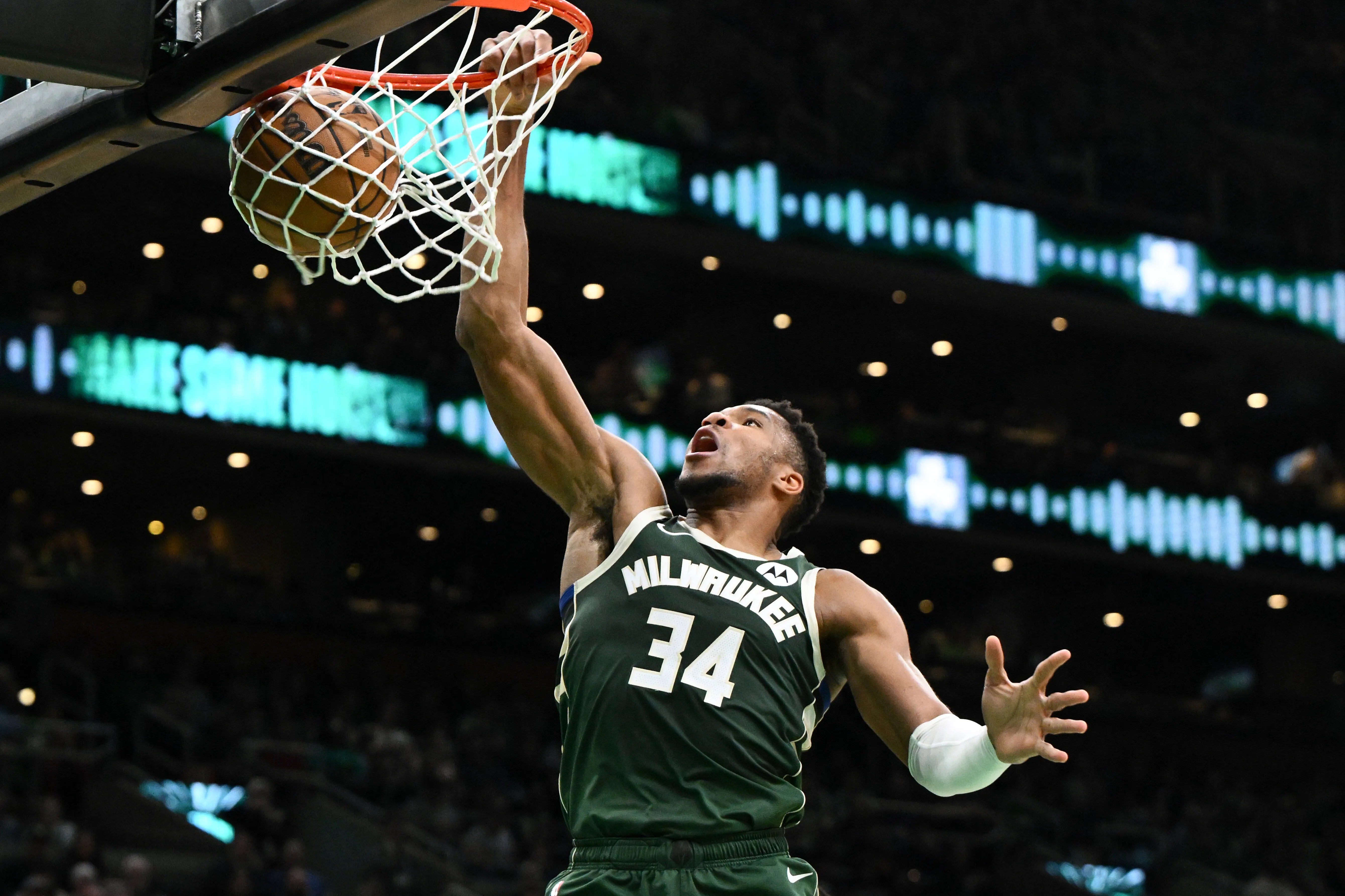 Trump Mocks Black Greek Basketball Player Giannis Antetokounmpo