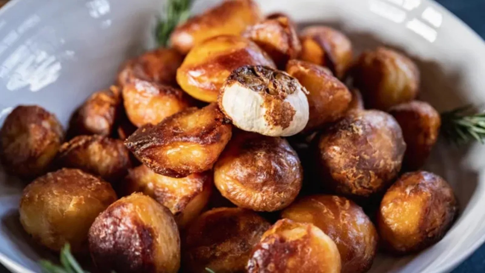 I'm A Chef — 1 Secret Ingredient Makes Roast Potatoes Golden And Crispy