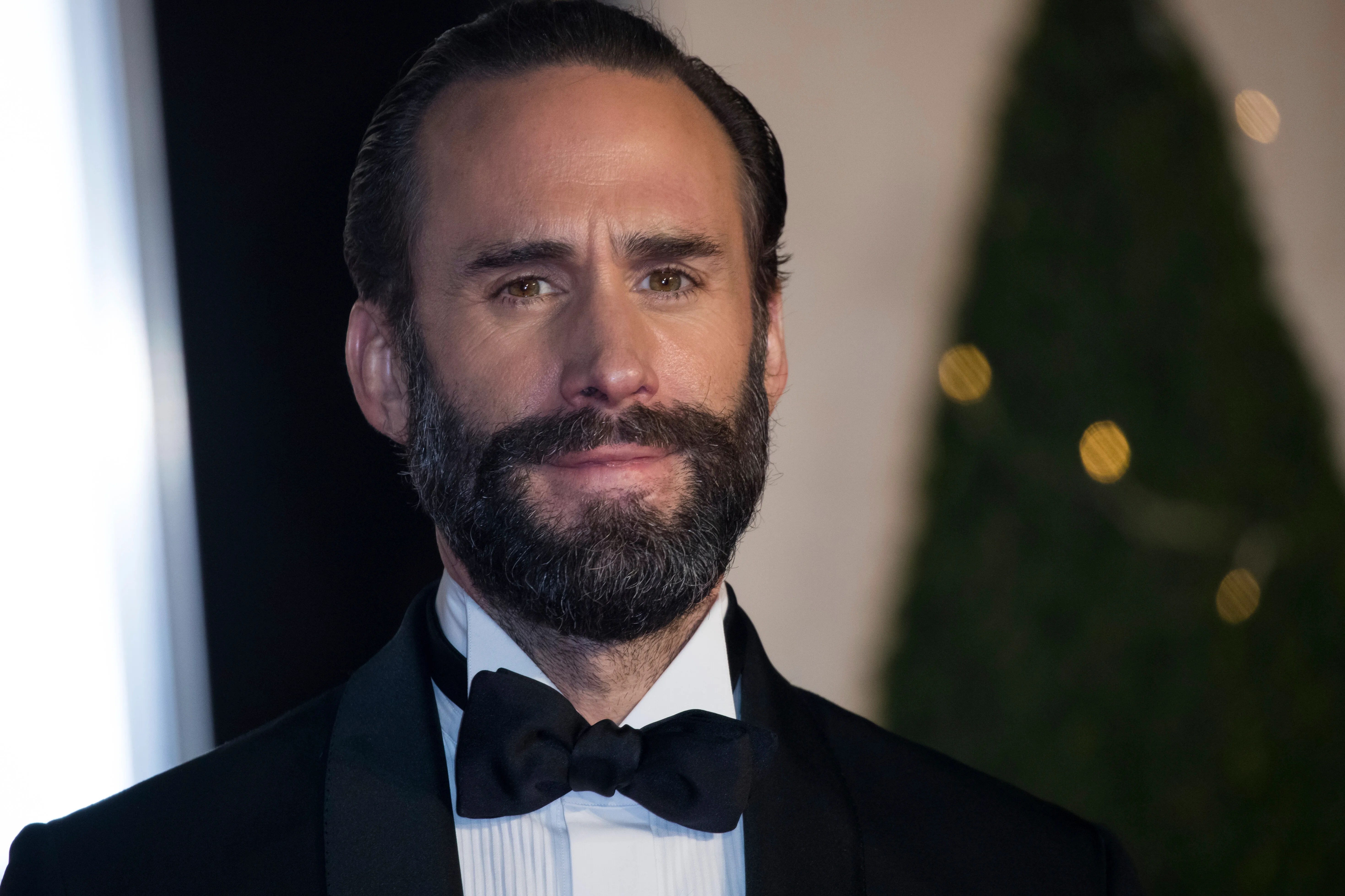 Joseph Fiennes Recalls Witnessing Fatal Horseback Accident in Costa Rica During Travel Podcast