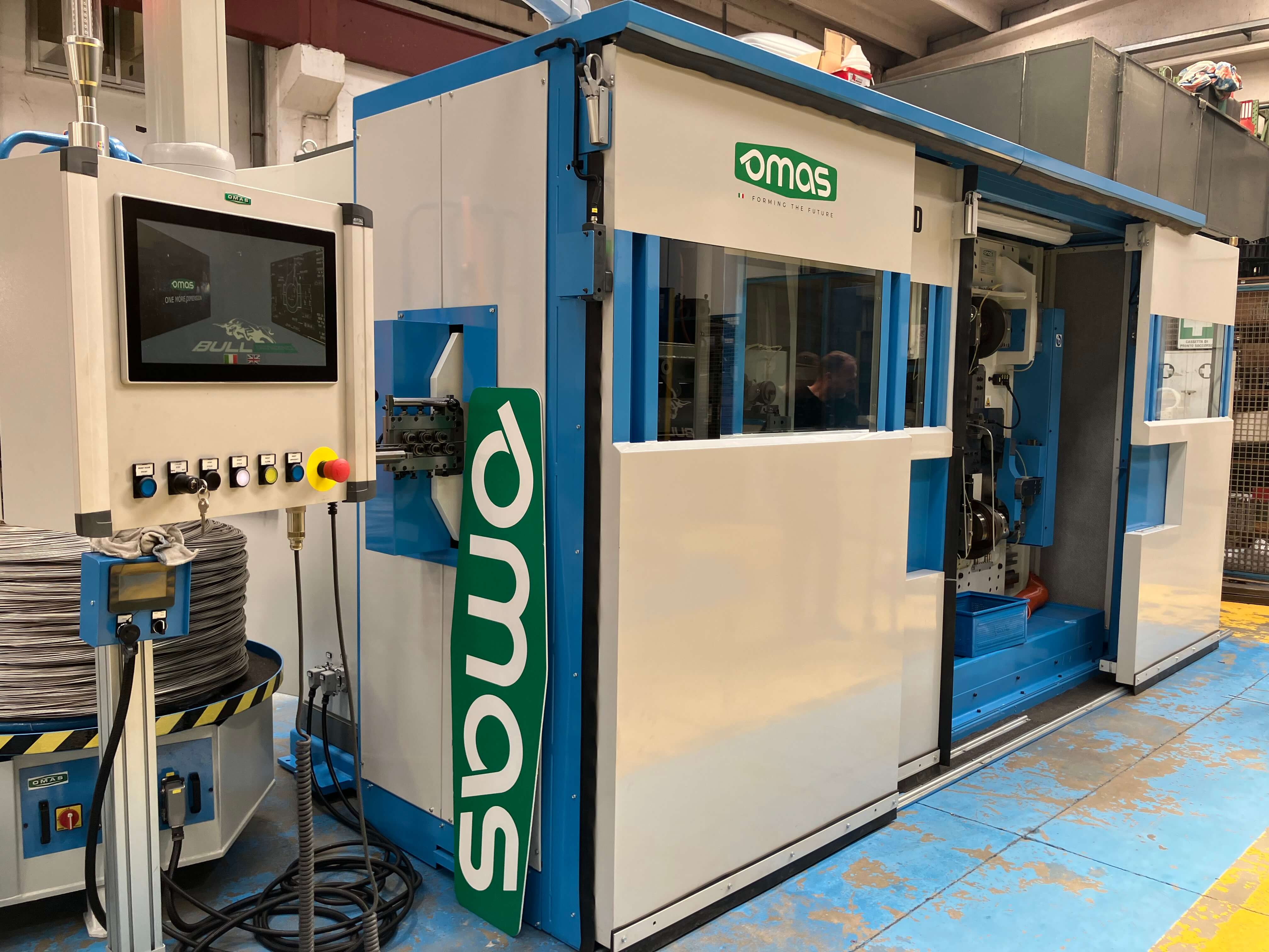 L’automazione che riduce i tempi del cambio formato da un’ora a cinque secondi: la nuova piegatrice a 9 assi di Omas e Bosch Rexroth