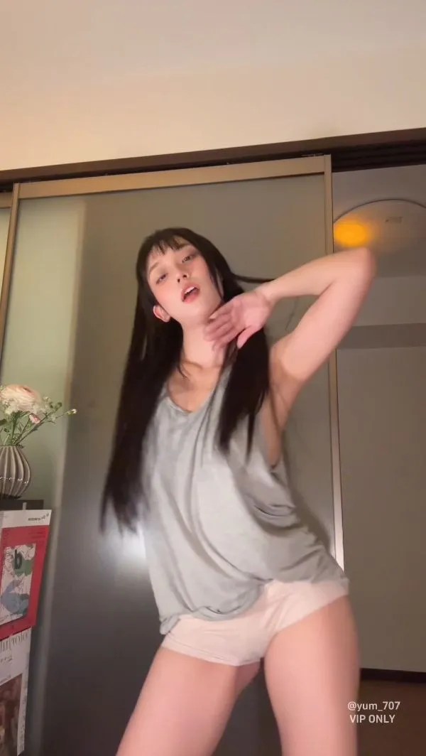 yum_707玉米-最新VIP专享 三屏视角很顶 [8V34P1G]