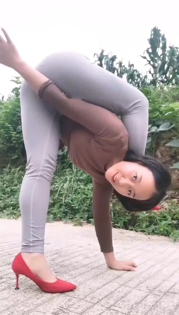 抖音瑜儿20万粉丝小网红一字马瑜伽少妇野外啪啪[17V883M]