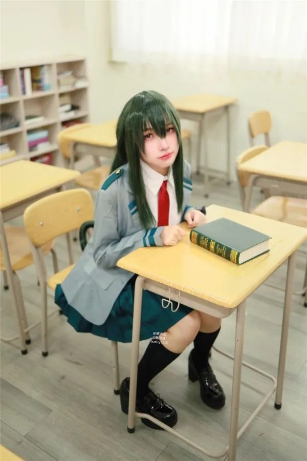 慕慕Momo –蛙吹梅雨_學生服Asui Tsuyu自慰+啪啪27P3V2G