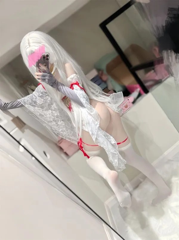 向小喵 – 顶级双马尾 白虎一线天萝莉 私拍福利姬118P3V268M