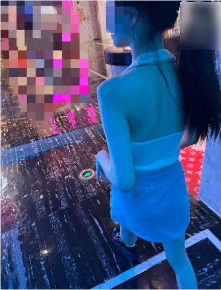 和在一起偷操半年的亲妹妹在KTV激情开操年纪小就是听话[1v348MB]