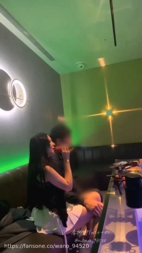 娜娜FansOne作品-身份特殊男粉丝初次见面说好的约会变成全套服务3V914M