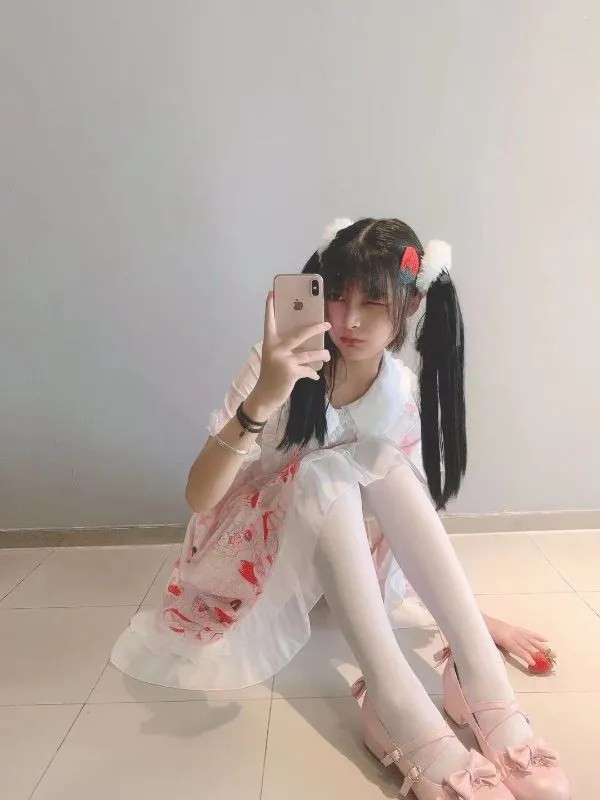 知世酱 – 顶级Cos白虎一线天萝莉212P18V1.61G