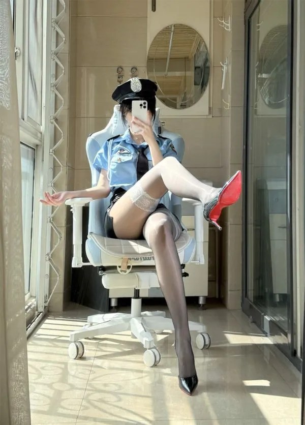 抖音菜宝（不可爱羚）-高价定制女警制服黑丝白丝[48P8V1.14G]