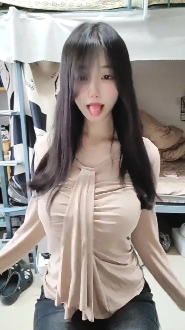 抖音巨乳U芋源情趣丝袜制服揉奶跳蛋水晶棒自慰私拍11V2.97G