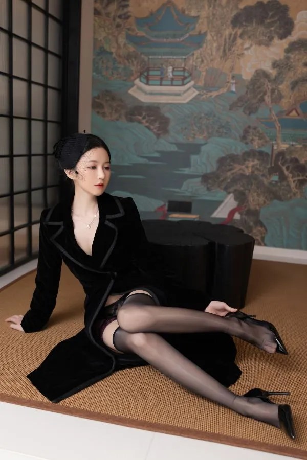 鱼子酱-超清写真作品 《未亡人》[120P2.26G]