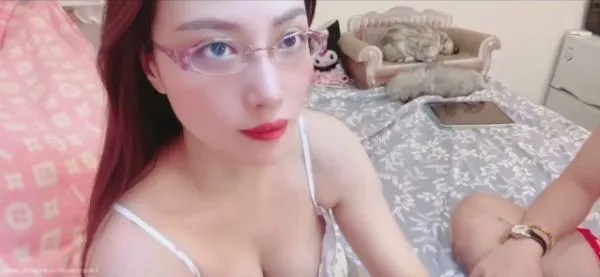 李蓉蓉_blazeconjure3 -眼镜御姐边跳蛋玩弄边草[1V,384M]