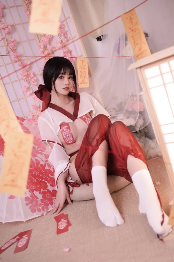 星黛鹿鹿 – 祈福巫女[56P453MB]