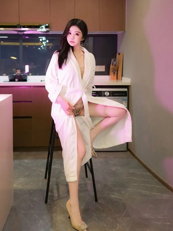 袁圆-内购无水印 浴袍[94P109M]