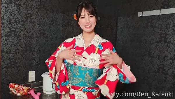 Ren_Katsuki香月怜-日式和服道具自慰喷水白浆淫水混合喷一地1V375MB