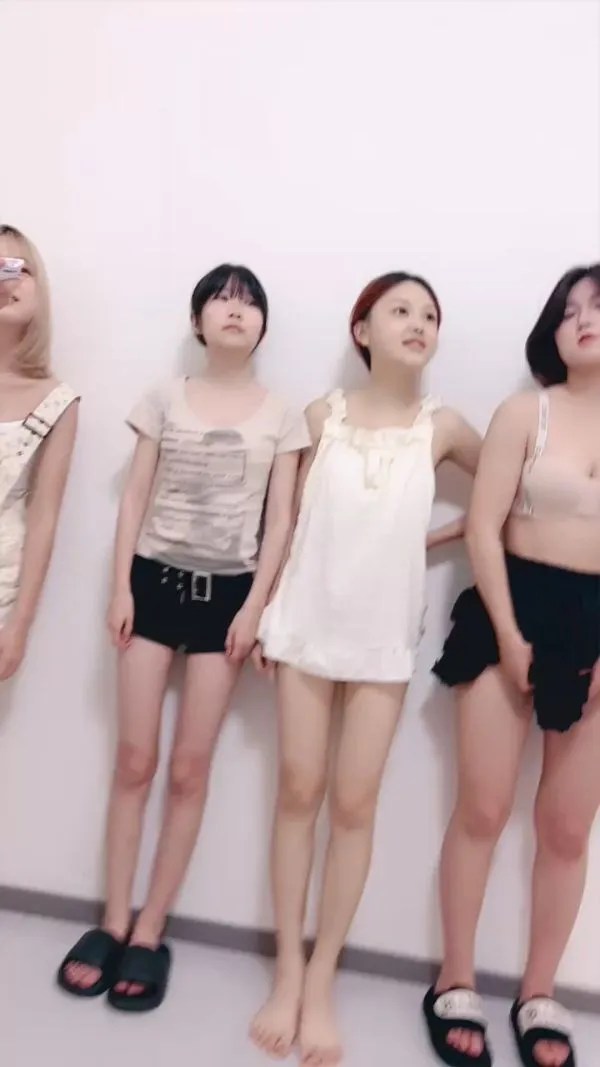 小艺同学-小姐妹要被操得要起飞了淫声荡语环绕男人终极梦想盛宴[2V1.2GB]