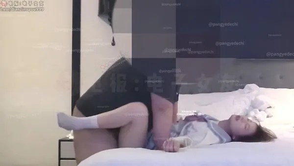 胖爷的奇妙之旅-专操学生嫩妹达人10.2新作继续肉弹冲击爆操每一个萝莉[3V1.51GB]
