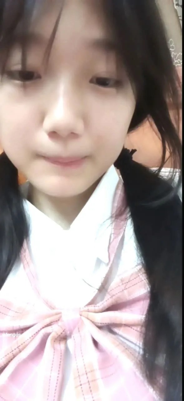 长的很萌的邻家学妹反差阿黑颜和线上男友1v1美乳嫩穴多水线上调教[26V3.6GB]