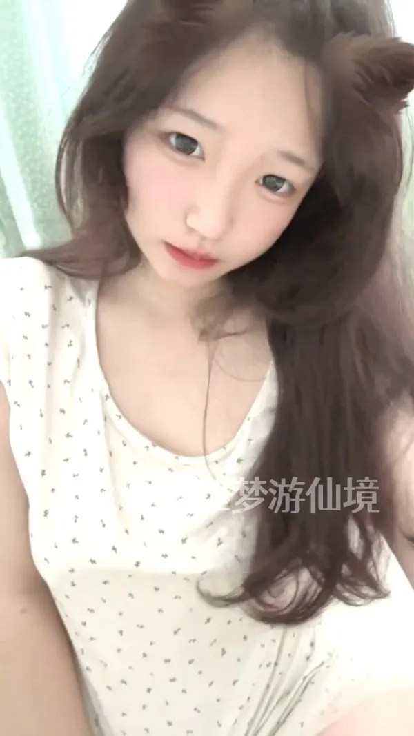 抖音纸相册-9.1万粉丝博主露脸私拍睡衣装扣逼自慰3P8V256M