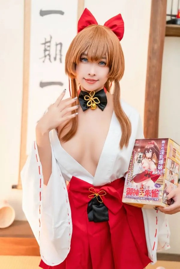 慕慕momo – 聖女狩宴 御神子朱雀-傲嬌御姐全裸淫乳爆破[36P1V165M]