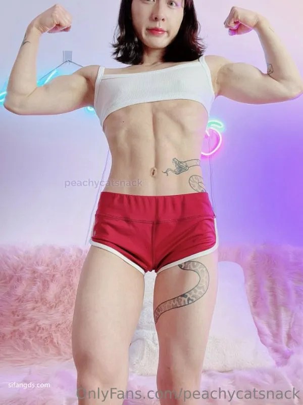 peachycatsnack-中韩混血博士生超大阴蒂撸铁肌肉女最新订阅[135P22V3.4GB]