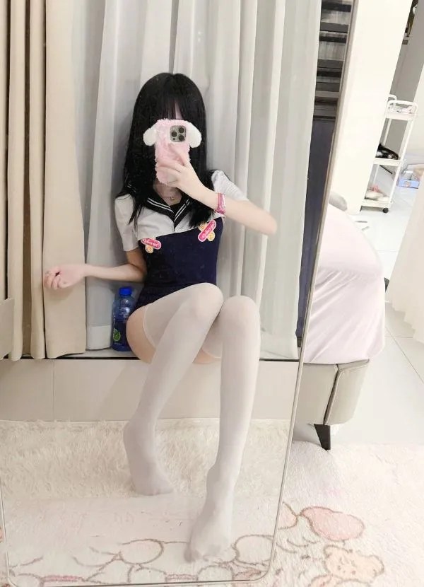 小甜泪-超高颜值萝莉私拍付费福利[32V72P605M]