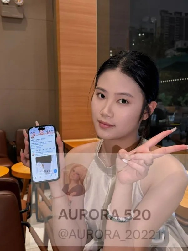 AURORA_520-反差阿黑颜高颜值御姐露脸口交性爱淫荡的样子非常母狗[29V553mb]