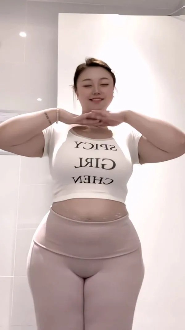 抖音肥臀BBW熟女Christina璐璐-定制福利4.0T超级肥臀后入撞击[8V186MB]