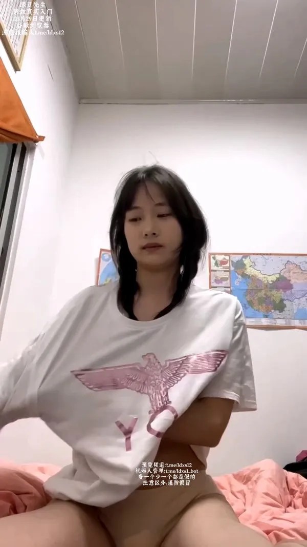 湖北黄石露脸小母狗儿在武汉读职校跟所谓的男友各种反差的狠[1V1.51GB]