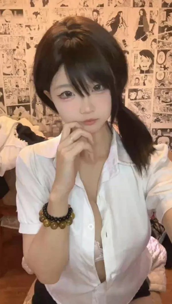 超级困-极品学生妹眼睛闷骚女清纯小母狗宿舍热舞扣逼喷水[52V990MB]