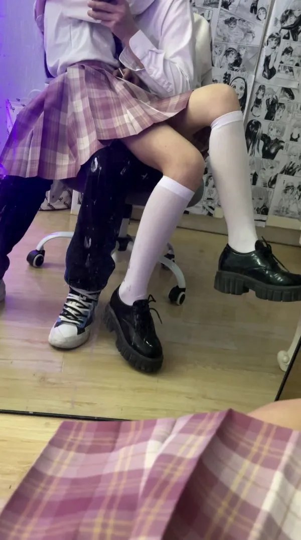 江南第一深情-最新24号女主05年失恋妹妹稀毛嫩穴[29V1.88GB]