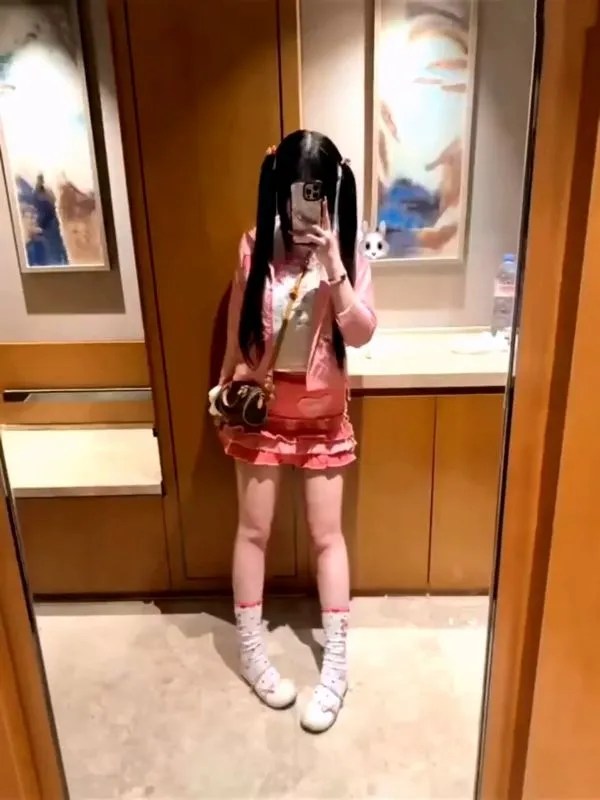 电击萌王(mengwangbaby)-清纯颜值萝莉小母狗线下与金主爸爸约[57V2.45GB]