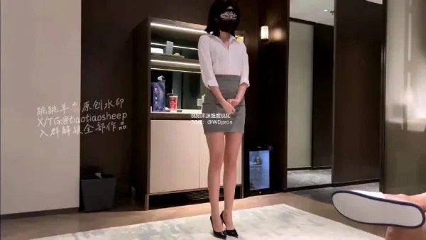 跳跳羊-女秘书因老公的业绩主动献身舞曲各种姿势献上肉体尽老板玩弄[1V1.07GB]