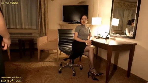 米菲兔（丝琪姐姐）-新 饥渴女老板渴望下属的大鸡巴[1V702M]