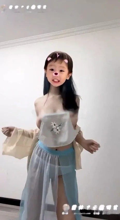 抖音鱼縂-木瓜巨乳顶级身材裸舞脱衣舞 抖胸舞大摆锤[14V268MB]