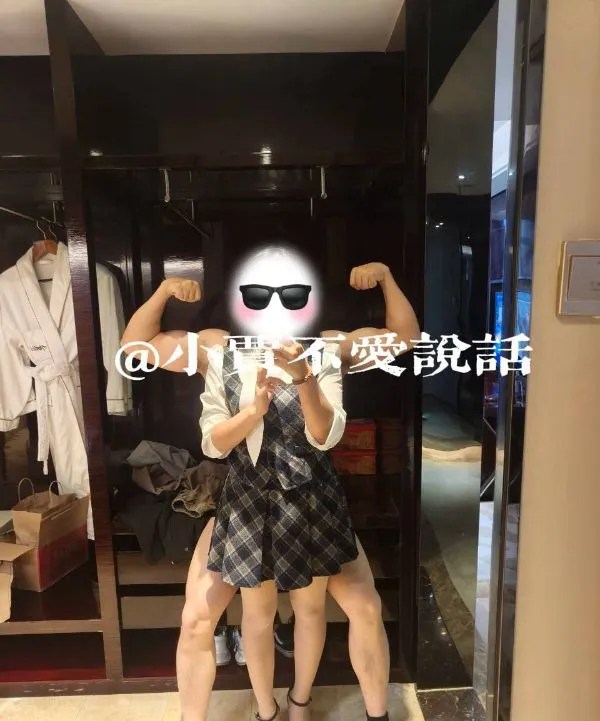 小贾不爱说话-推特专业摄影师健身打桩男约啪调教各类极品熟女少妇人妻[17V1.71GB]