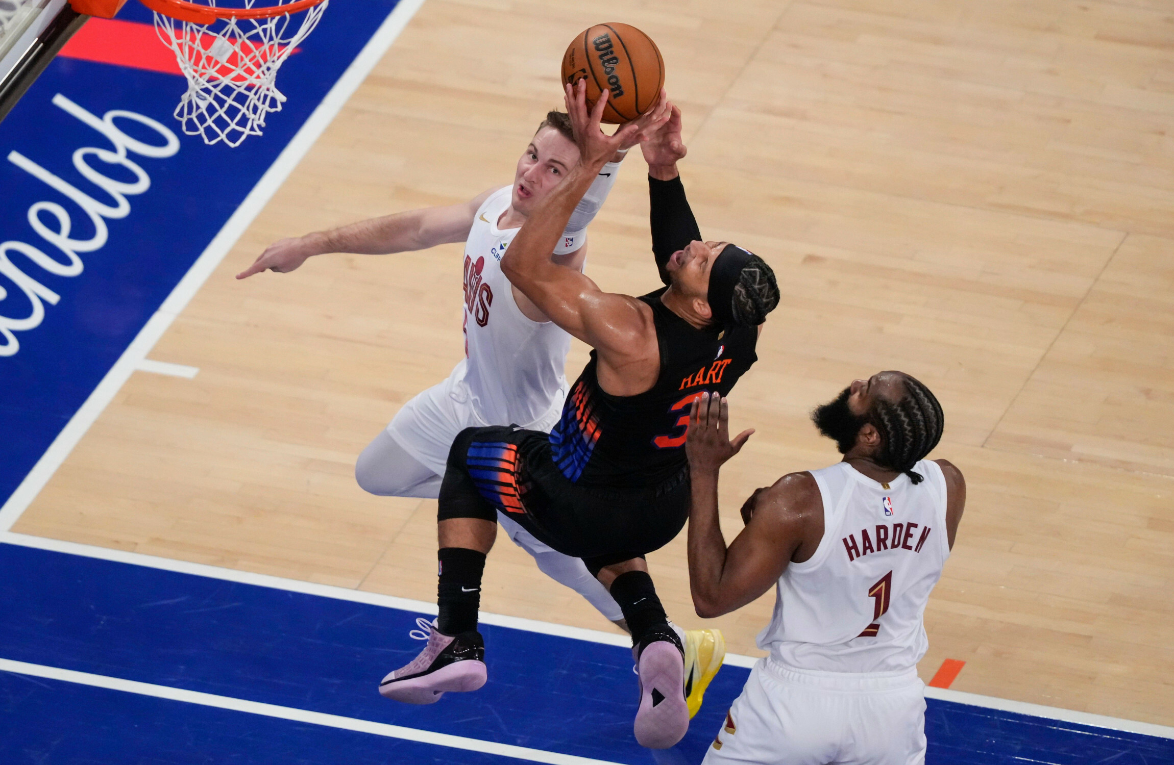 Second-half surge carries Knicks past Cavs for 2-0 lead