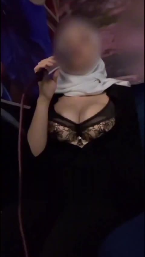 Nur Janah Hijab Digrepe Pas Karaoke Bokepind