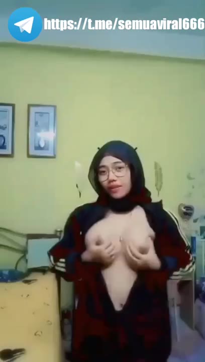 Hijab Kacamata Toket Bulet Di Remes Demi Ayang