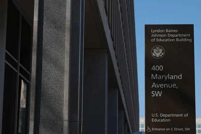 Departamento de Educação deseja otimizar o processo para extrair fundos federais de faculdades