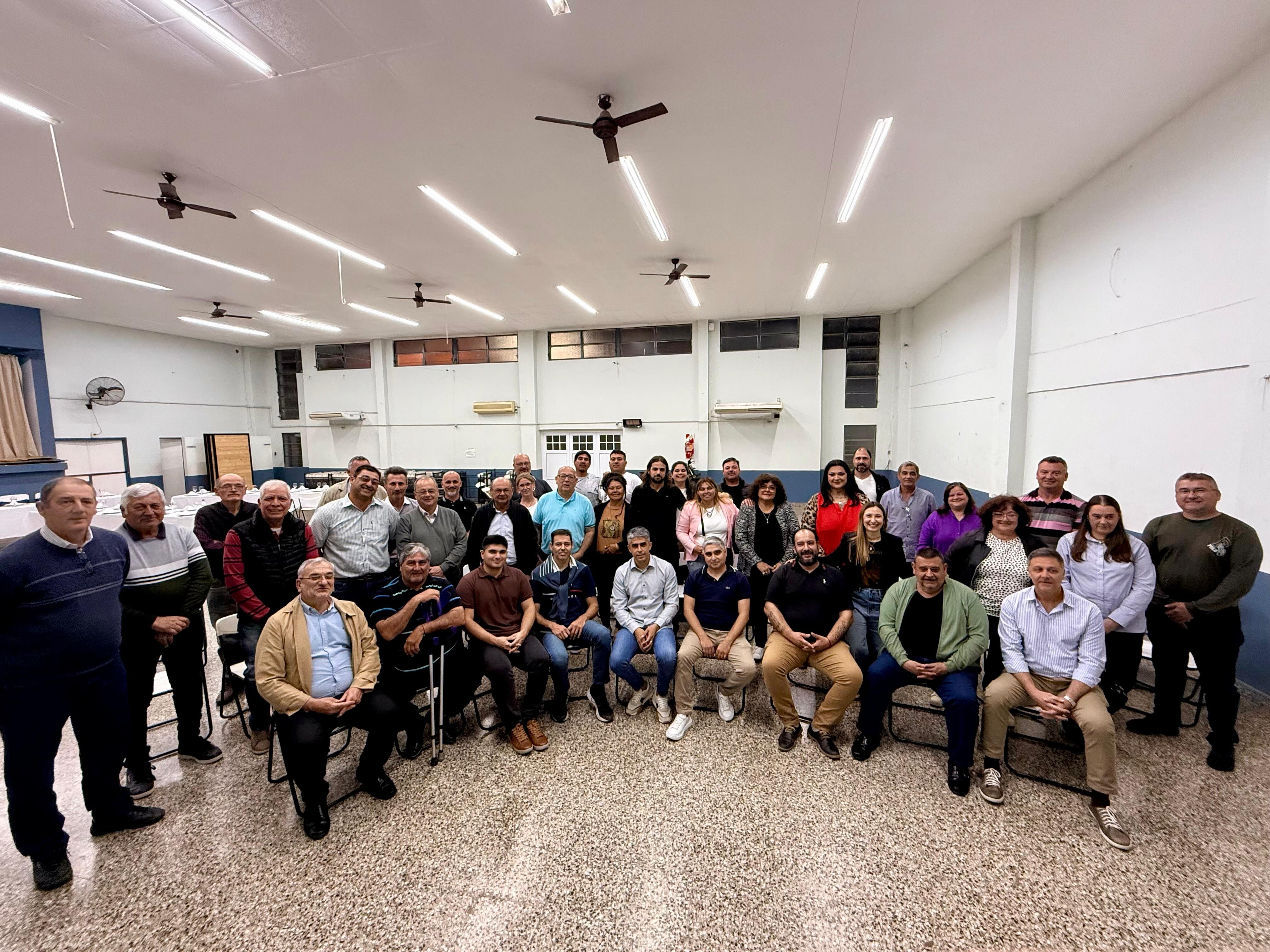 EN UN PLENARIO DIRIGENTES JUSTICIALISTAS Y VECINALISTAS DEL DEPTO. CASTELLANOS ACOMPAÑARON LA GESTIÓN DE CALVO EN EL SENADO PROVINCIAL