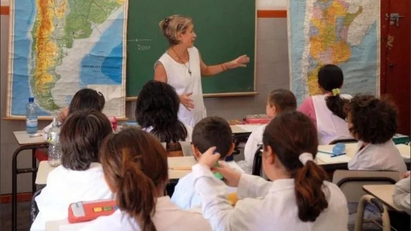 docente-dando-clases.webp docente-dando-clases.webp