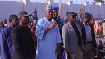 Bird Strike: Zulum Distributes Food Items To 18,000 Families In Dikwa