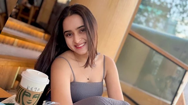 বাসায় যেভাবে থাকেন কেয়া পায়েল